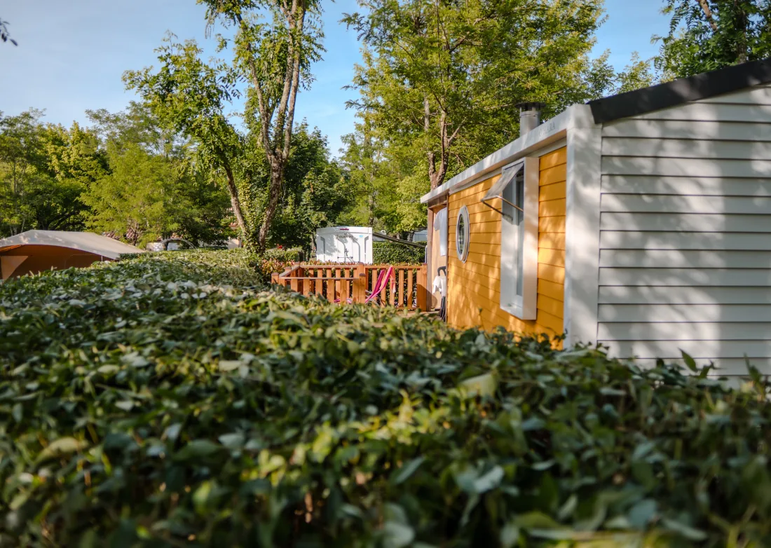 Mobil-home First dans un environnement naturel en Ardèche